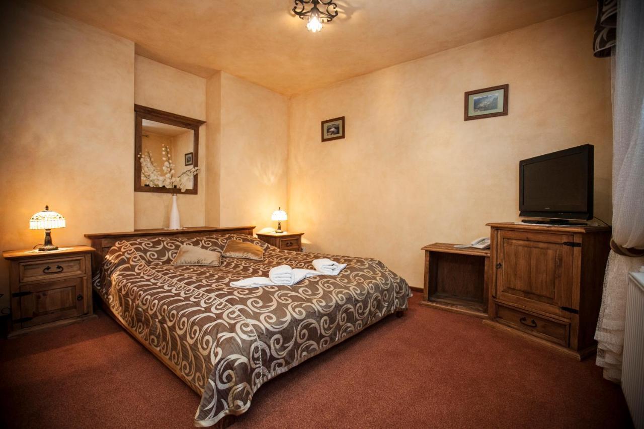Hotel Dwor Karolowka Zakopane Room photo